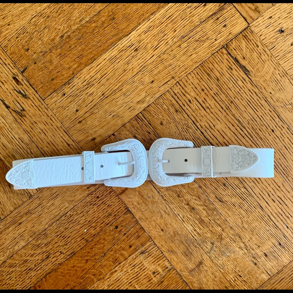 BELOW THE BELT // White western style belt